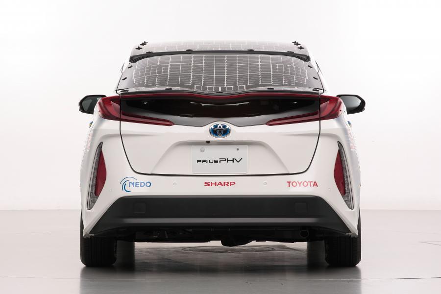  Toyota Prius PHV Solar-Powered Drive by Sharp 2019 года  (фото 6 из 13)